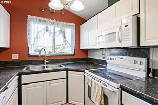 26 E 3rd St, Lowell, OR 97452 - Photo 11