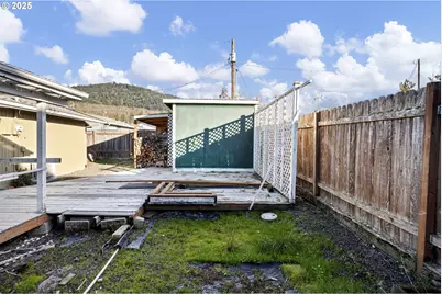 26 E 3rd St, Lowell, OR 97452 - Photo 31