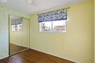 26 E 3rd St, Lowell, OR 97452 - Photo 17