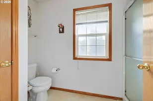 10907 SE Henderson Dr, Portland, OR 97266 - Photo 23