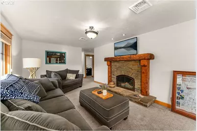 8690 Lookingglass Rd, Roseburg, OR 97471 - Photo 9