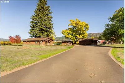8690 Lookingglass Rd, Roseburg, OR 97471 - Photo 3