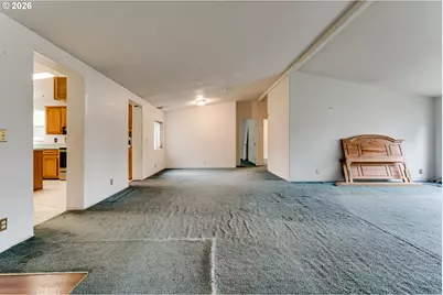310 E 10th Pl, Junction City, OR 97448 - Photo 9