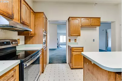 310 E 10th Pl, Junction City, OR 97448 - Photo 7