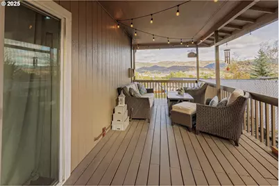 135 SW Quincetree Ct, Roseburg, OR 97471 - Photo 3