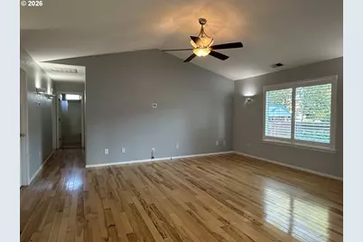 1202 E Second Ave, Sutherlin, OR 97479 - Photo 5