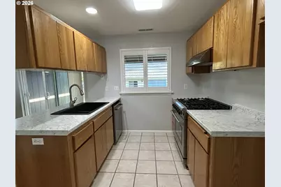 1202 E Second Ave, Sutherlin, OR 97479 - Photo 9