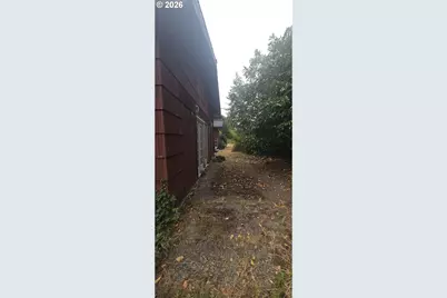 376 10th Ave, Coos Bay, OR 97420 - Photo 9