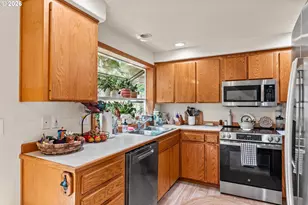 7289 Glacier Dr, Springfield, OR 97477 - Photo 15