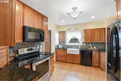 1910 Harney St, Vancouver, WA 98660 - Photo 13