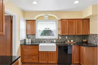 1910 Harney St, Vancouver, WA 98660 - Photo 15