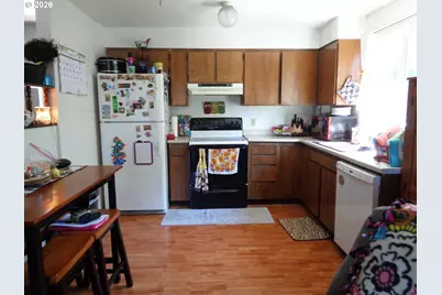 2645 N 16th Ct, Coos Bay, OR 97420 - Photo 9