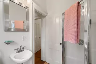 1021 SE 37th Ave, Portland, OR 97214 - Photo 17