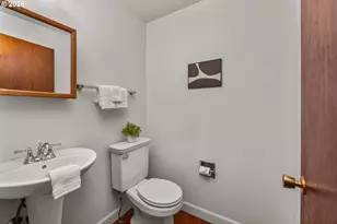 9110 SW Pinebrook St, Tigard, OR 97224 - Photo 11