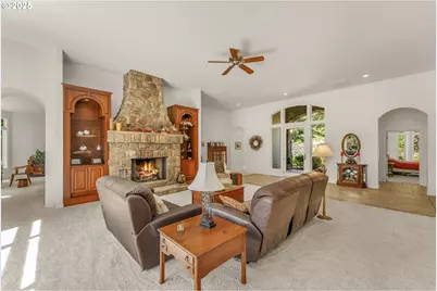 558 Wulff Ln, Roseburg, OR 97471 - Photo 3