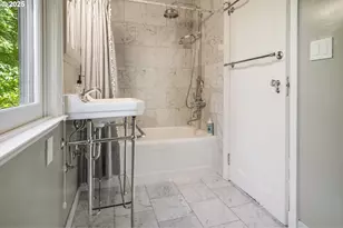 2933 SW Fairview Blvd, Portland, OR 97205 - Photo 35