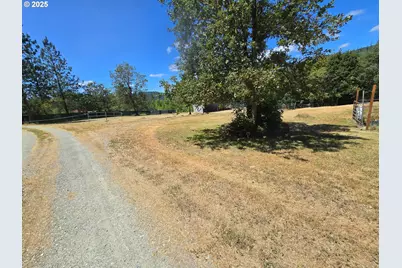 2157 Ferguson Ln, Days Creek, OR 97429 - Photo 7