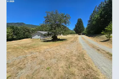 2157 Ferguson Ln, Days Creek, OR 97429 - Photo 9