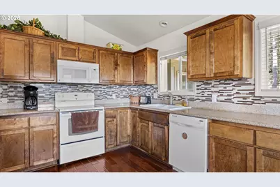 18484 Carpenterville Rd, Brookings, OR 97415 - Photo 15