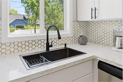 6302 N Kerby Ave, Portland, OR 97217 - Photo 13