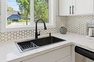 6302 N Kerby Ave, Portland, OR 97217 - Photo 13