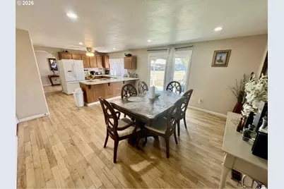 825 W Division Ave, Hermiston, OR 97838 - Photo 9