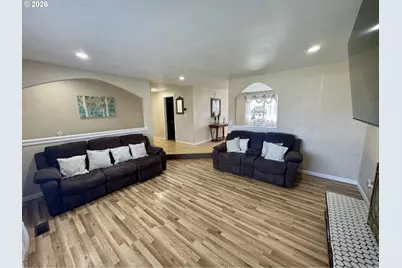 825 W Division Ave, Hermiston, OR 97838 - Photo 5