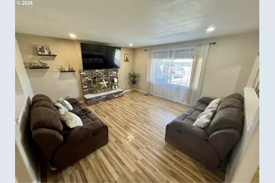 825 W Division Ave, Hermiston, OR 97838 - Photo 3