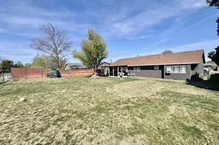 825 W Division Ave, Hermiston, OR 97838 - Photo 17