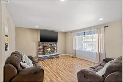 825 W Division Ave, Hermiston, OR 97838 - Photo 9