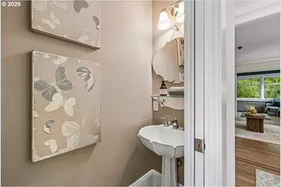 2352 SW Market Street Dr, Portland, OR 97201 - Photo 9