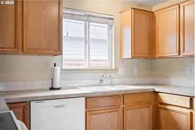 9339 SE Madison St, Portland, OR 97216 - Photo 23