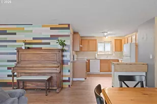 9339 SE Madison St, Portland, OR 97216 - Photo 3