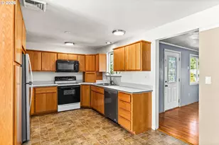 2248 La Canada Dr, Roseburg, OR 97470 - Photo 5