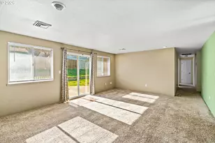 2248 La Canada Dr, Roseburg, OR 97470 - Photo 9