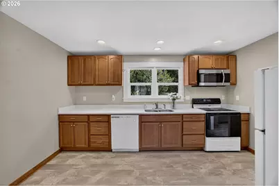 1751 Milligan Ave, Coos Bay, OR 97420 - Photo 9