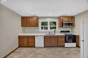 1751 Milligan Ave, Coos Bay, OR 97420 - Photo 9