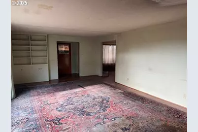 2010 E 26th Ave, Eugene, OR 97403 - Photo 5