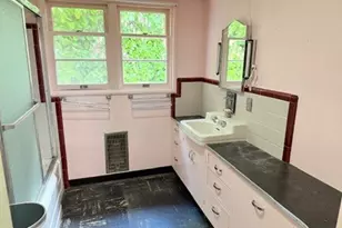 2010 E 26th Ave, Eugene, OR 97403 - Photo 13