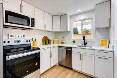 10455 SW Meadow St, Tigard, OR 97223 - Photo 7