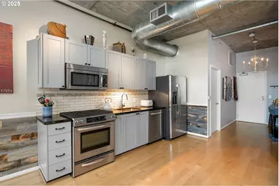 1030 NW 12th Ave #422, Portland, OR 97209 - Photo 9