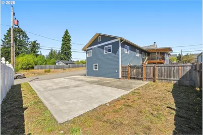 587 N Baxter St, Coquille, OR 97423 - Photo 3