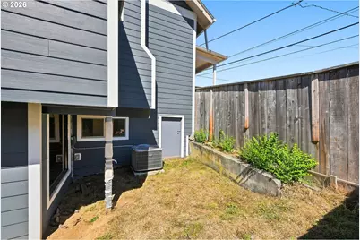 587 N Baxter St, Coquille, OR 97423 - Photo 45
