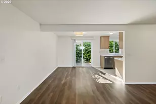 9218 SE Lincoln St, Portland, OR 97216 - Photo 9