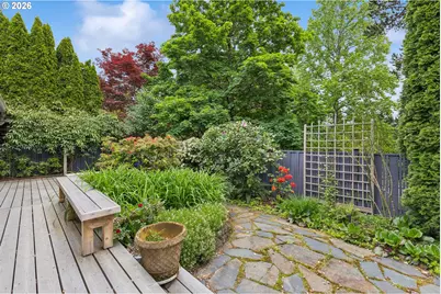 7050 SW Chapel Ln, Portland, OR 97223 - Photo 33