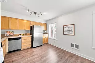 8833 N Syracuse St, Portland, OR 97203 - Photo 5
