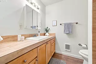8833 N Syracuse St, Portland, OR 97203 - Photo 15