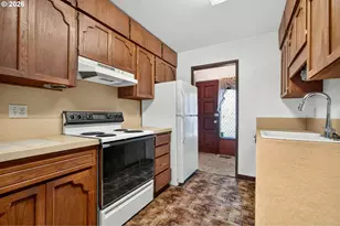 16735 NE Glisan St, Portland, OR 97230 - Photo 23
