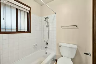 16735 NE Glisan St, Portland, OR 97230 - Photo 11