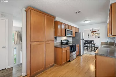 17670 SE Emerald Dr, Milwaukie, OR 97267 - Photo 9